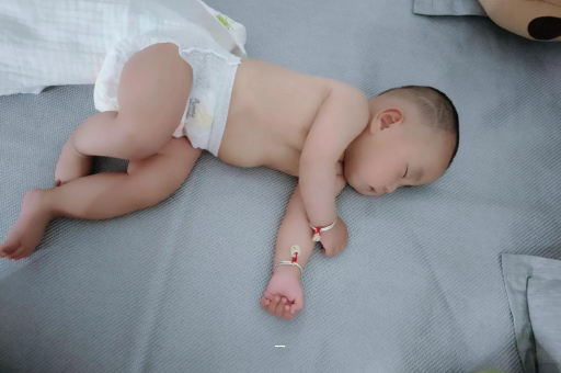 孟津宝宝脸上有白色斑块 孟津宝宝脸上有白色斑块